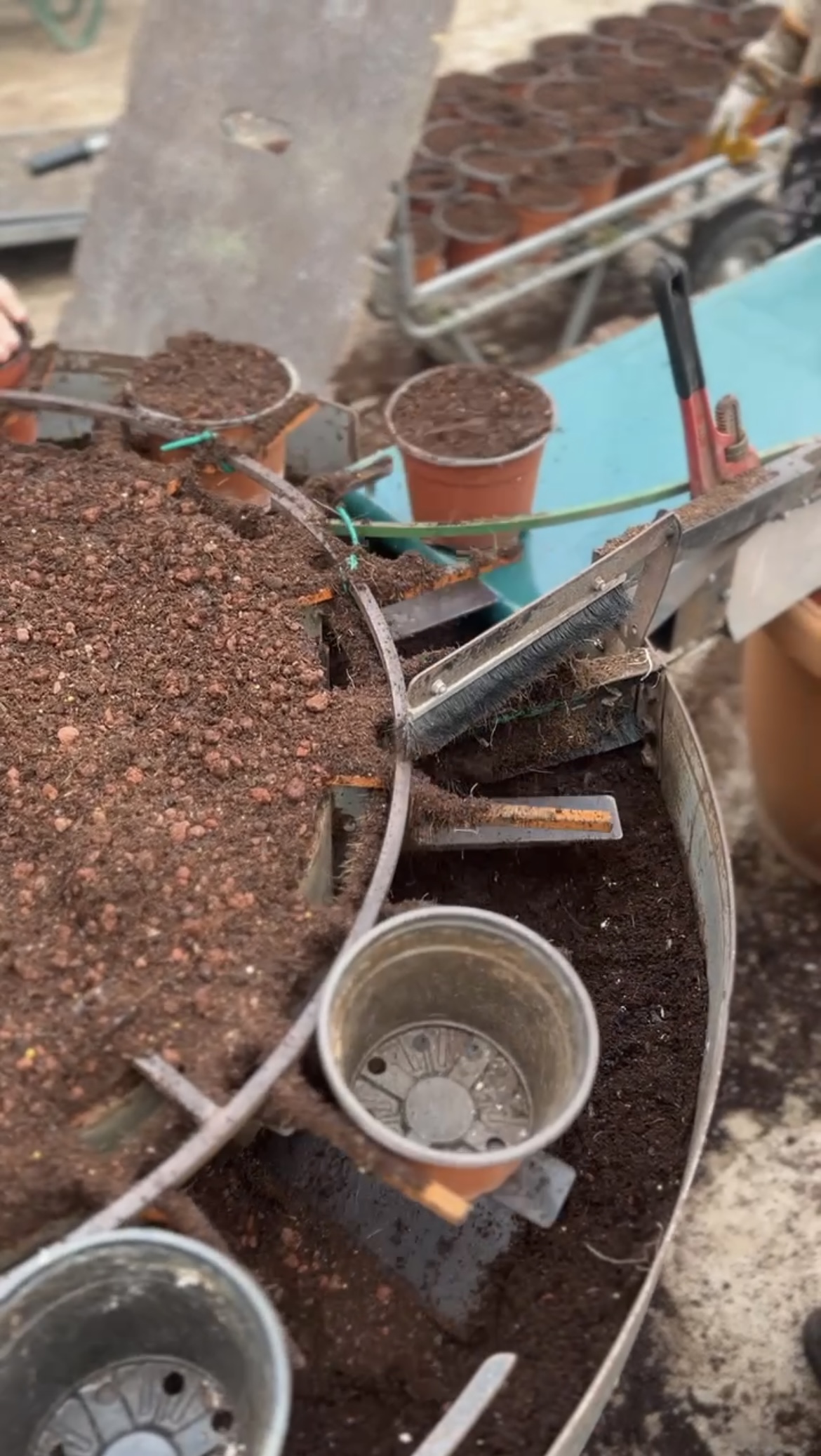 Peat and cocopeat growing medium